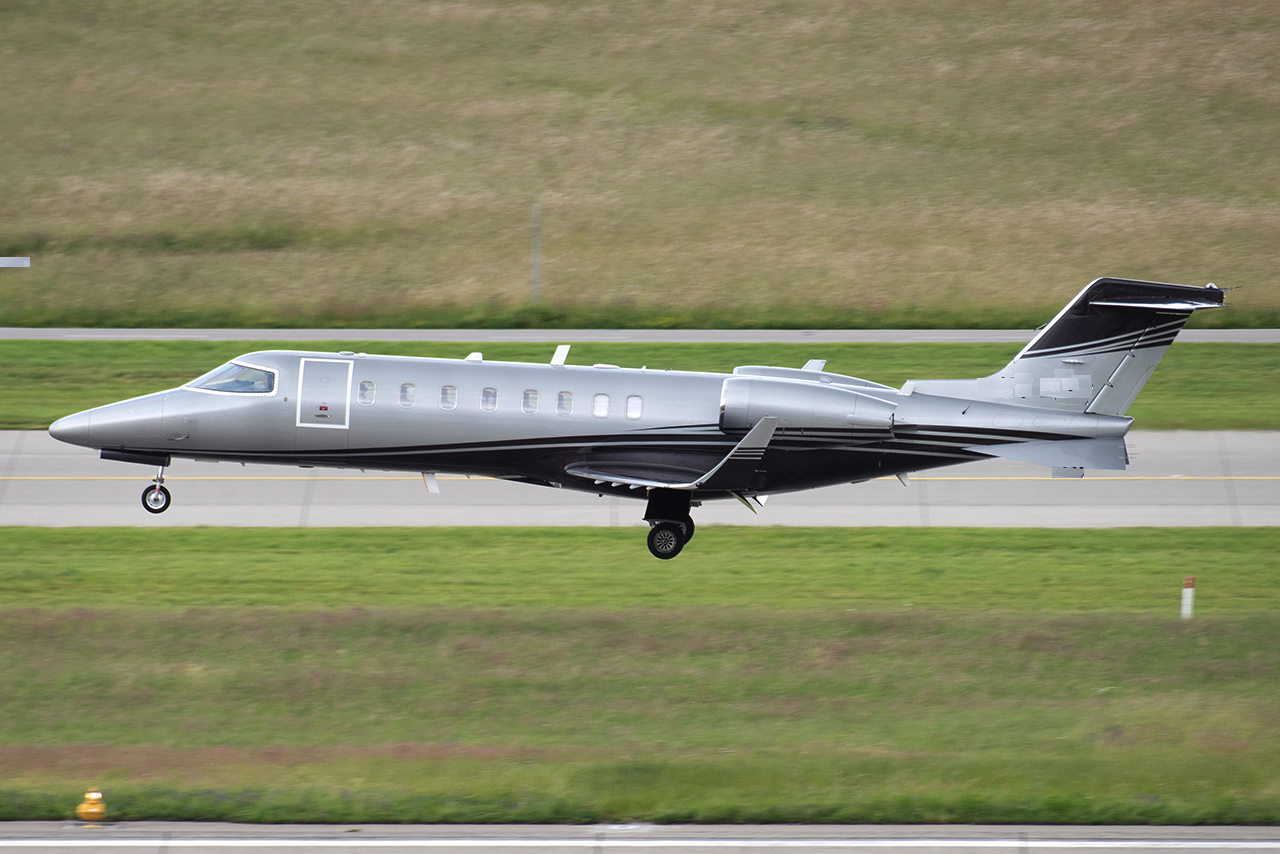 Bombardier Learjet 40